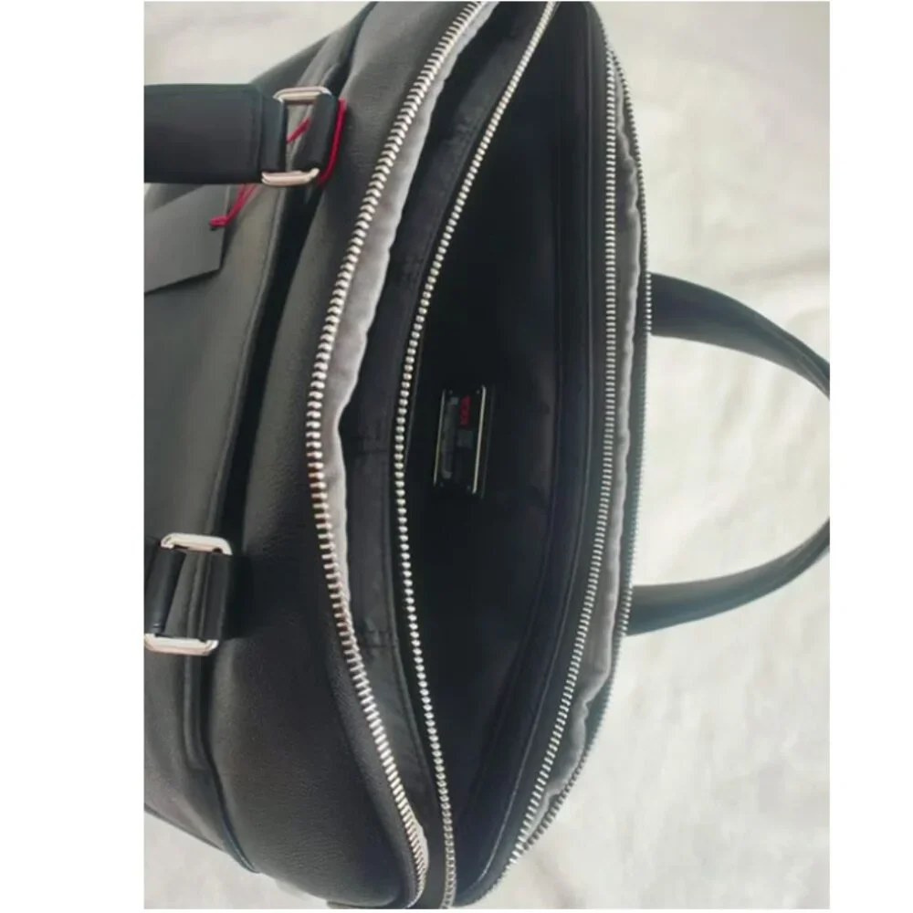 NWT Tumi Leather Thornberry Triple Compartment Brief 15" screens - Picture 7 of 8